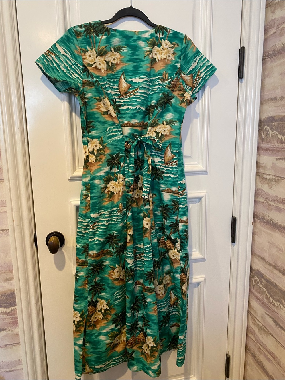 Hilo Hattie Tropical Teal Hawaiian Button-Front Dress - Picture 3 of 5